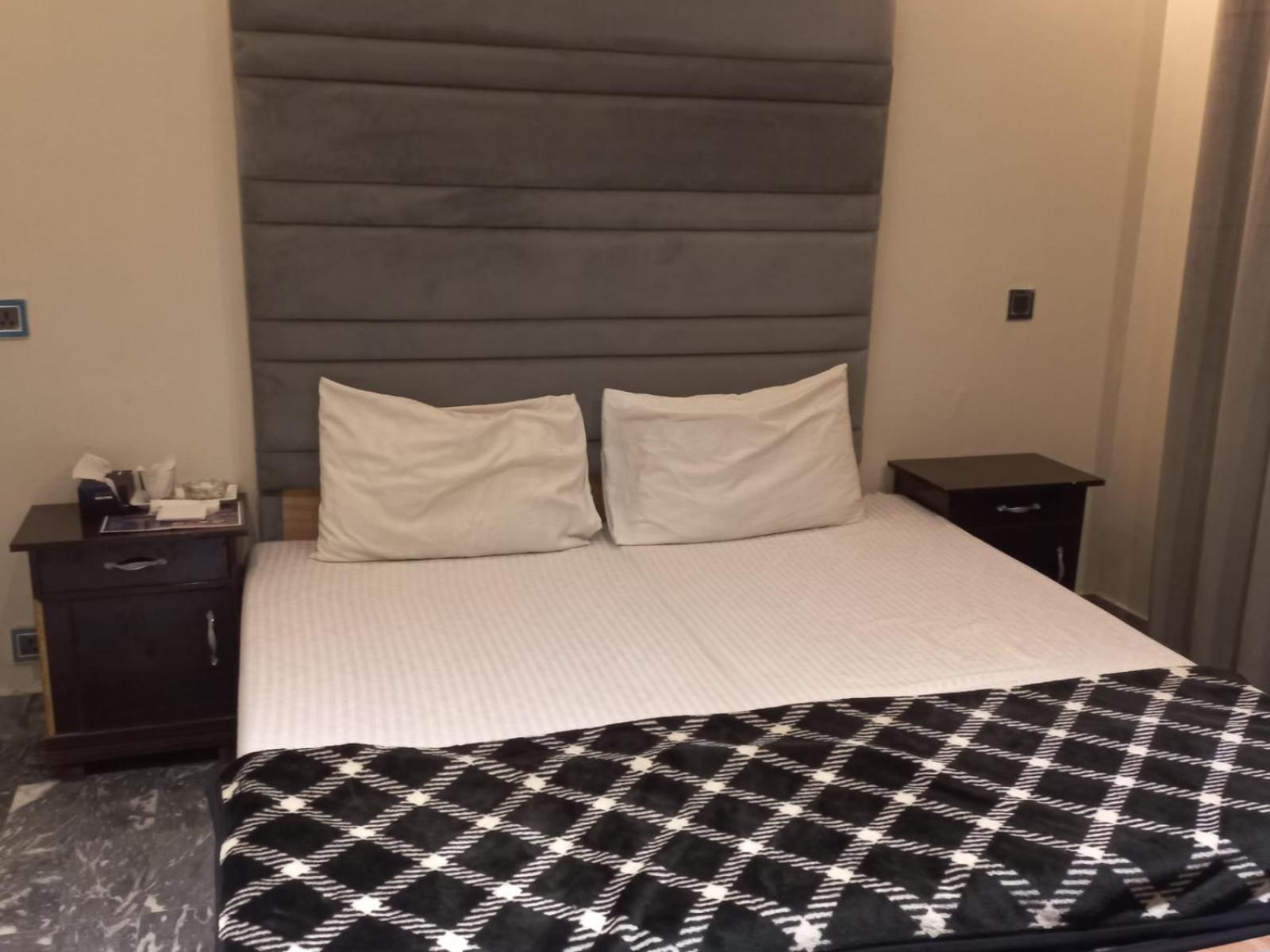 Hotel Royal Grand Лахор Экстерьер фото
