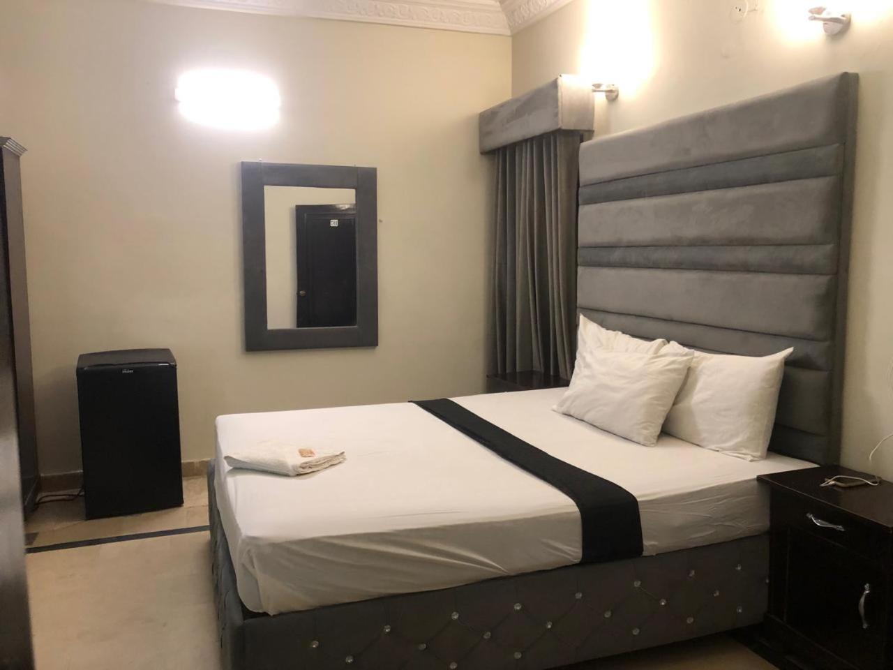 Hotel Royal Grand Лахор Экстерьер фото